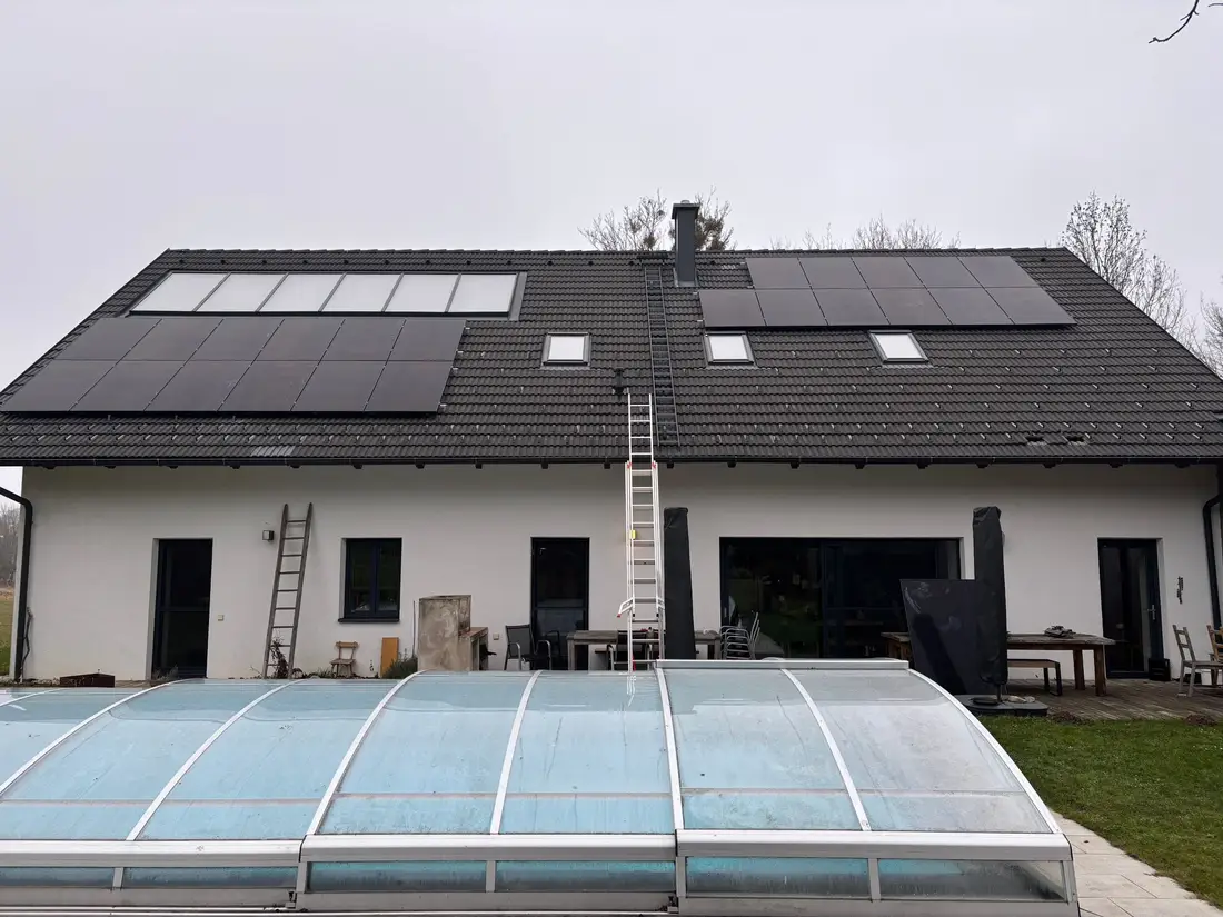 Sončna elektrarna na strehi stanovanjske hiše