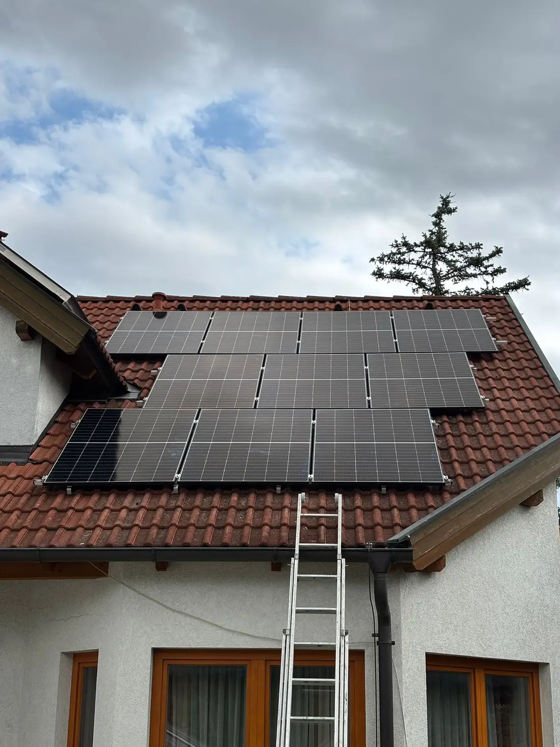 Sončna elektrarna na strehi stanovanjske hiše