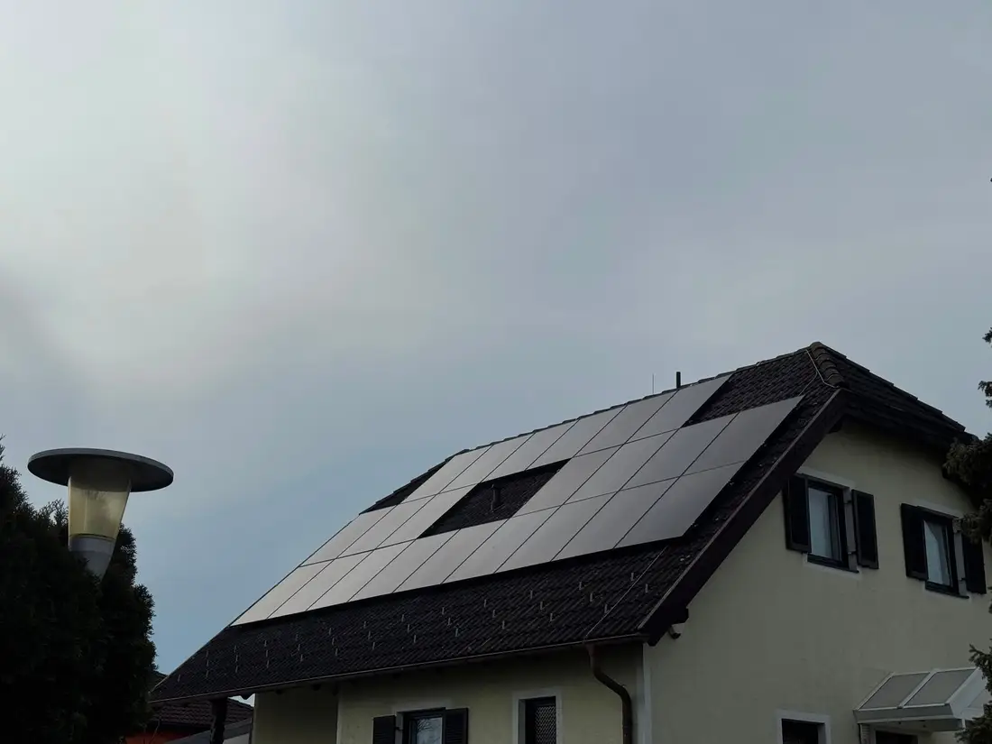 Sončna elektrarna na strehi stanovanjske hiše