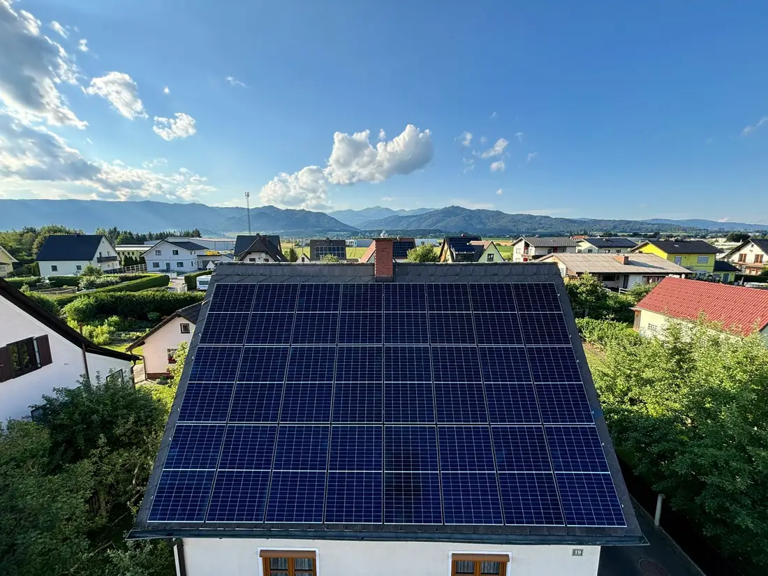 Sončna elektrarna na strehi stanovanjske hiše