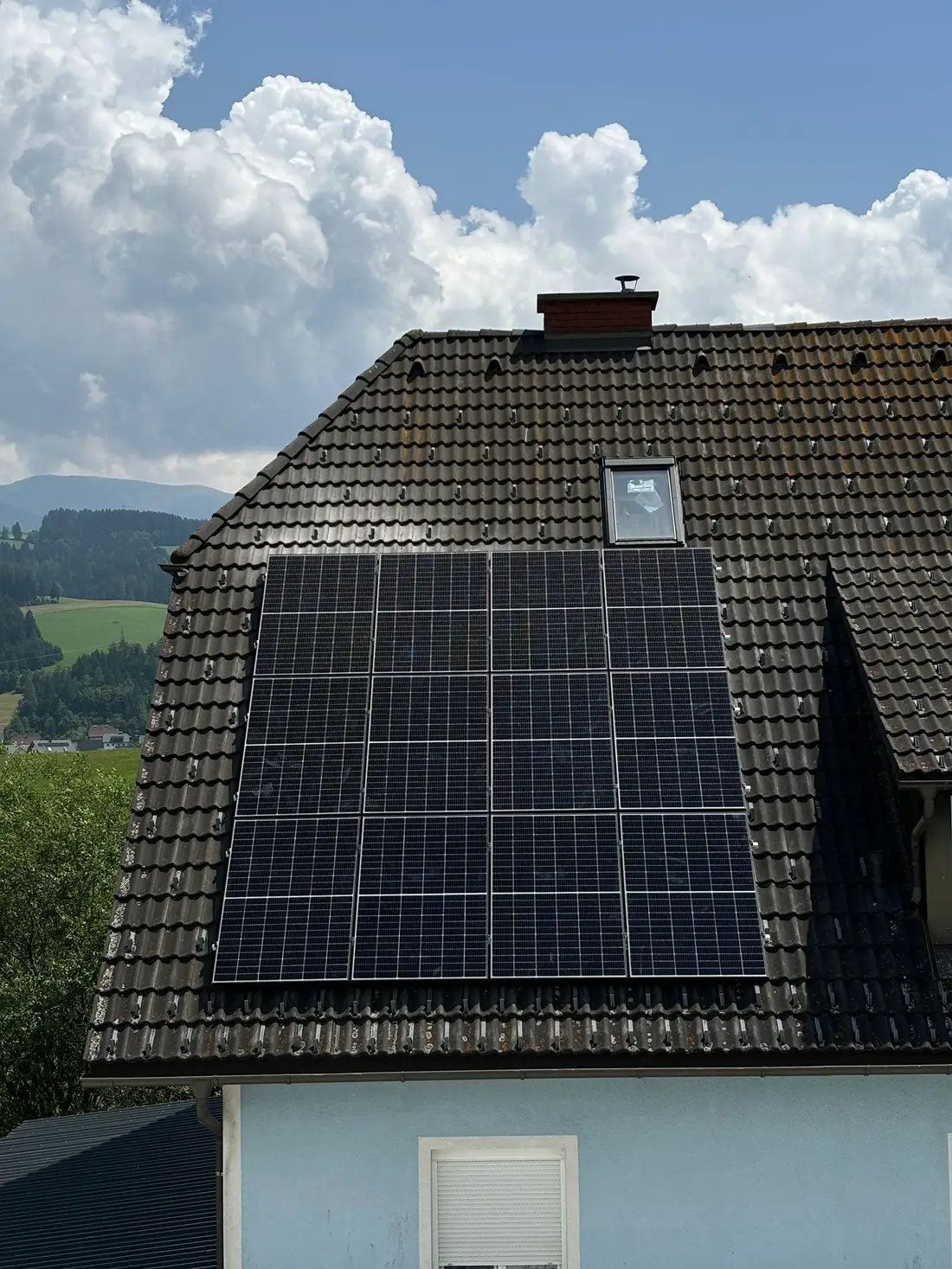 Sončna elektrarna na strehi stanovanjske hiše