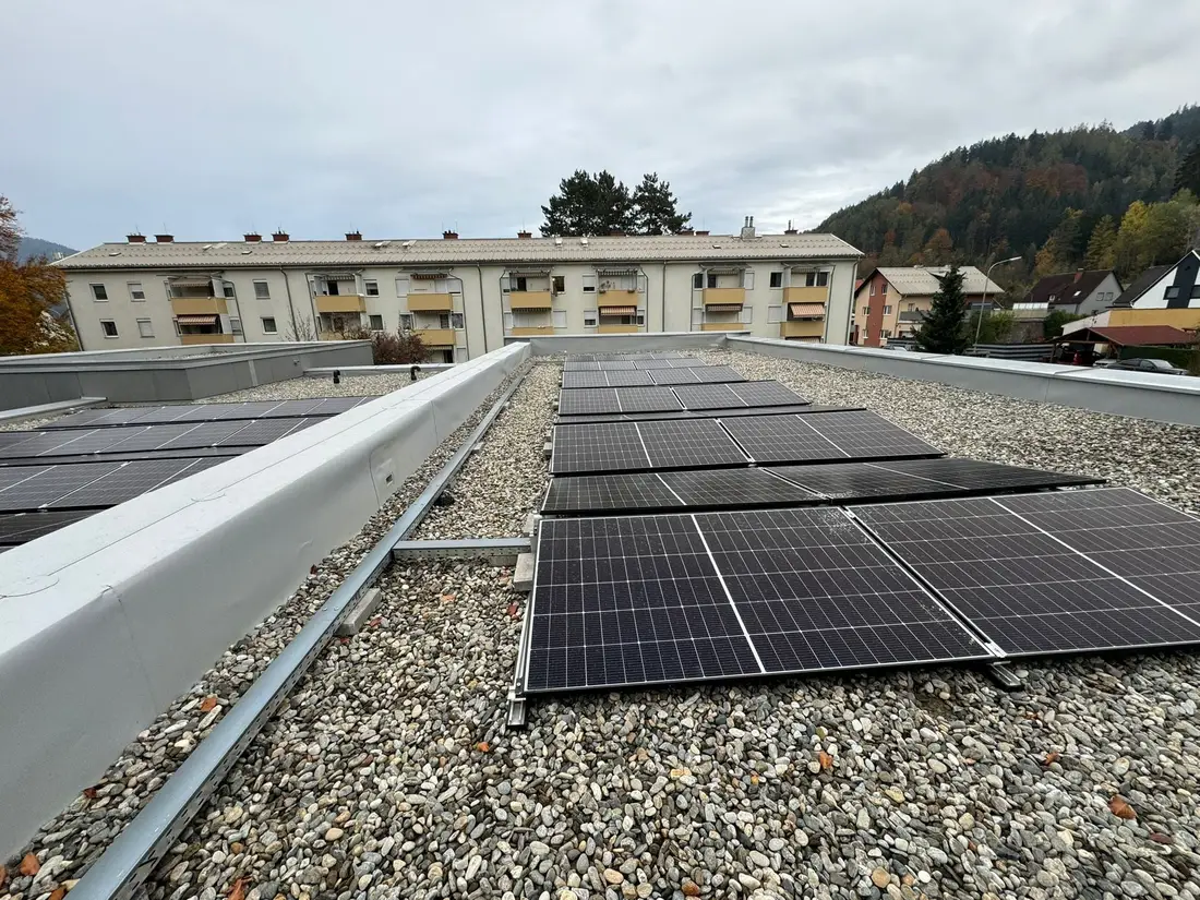 Sončna elektrarna na strehi poslovnega ali industrijskega objekta