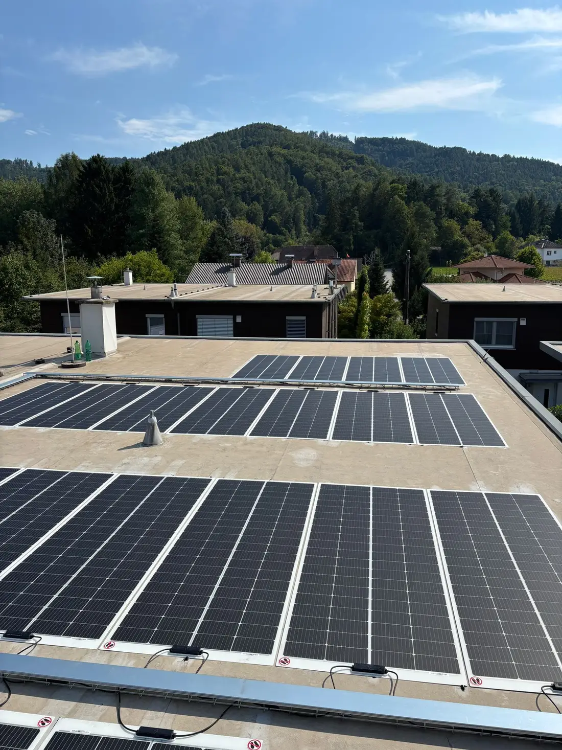 Sončna elektrarna na strehi poslovnega ali industrijskega objekta